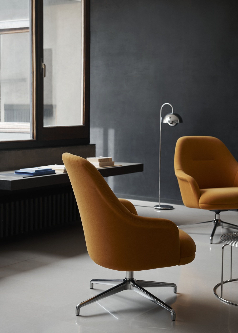 Rely HW139 Lounge Chair Sessel AndTradition