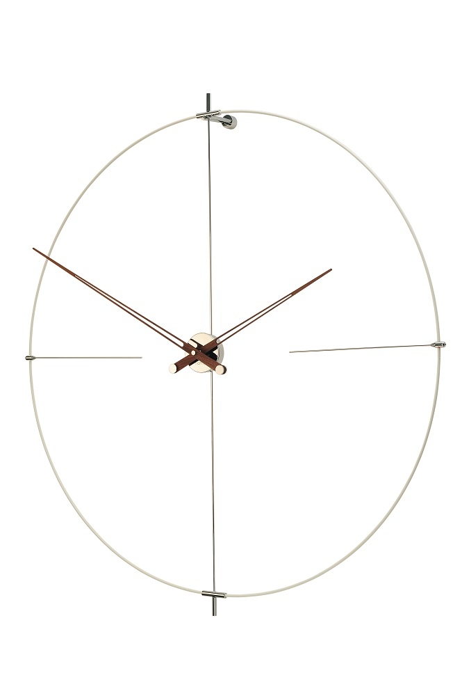 Bilbao N/ L Clock Wanduhr nomon Weiß-Natur Bilbao Wanduhr in Weiß und Natur von Nomon: Minimalistische Designuhr mit Holzzeigern.