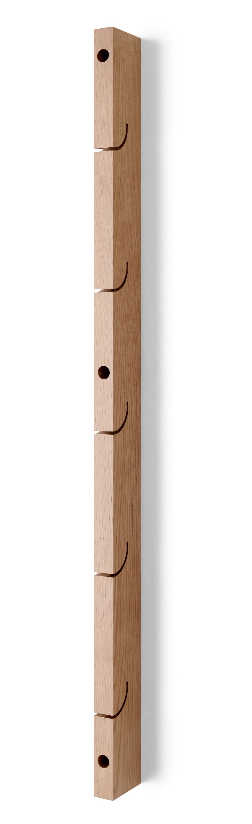 Smile Regalwange aus Eiche von Eva Solo: Holzregal mit "lächelnden" Aussparungen und Bohrlöchern.