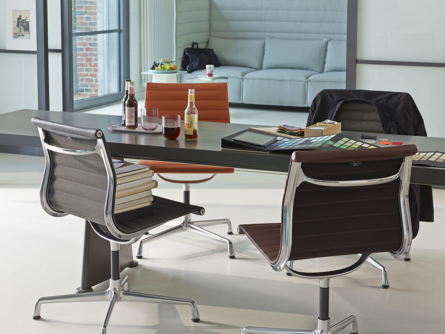 Aluminium Chair EA 104 / EA104 Stuhl Vitra