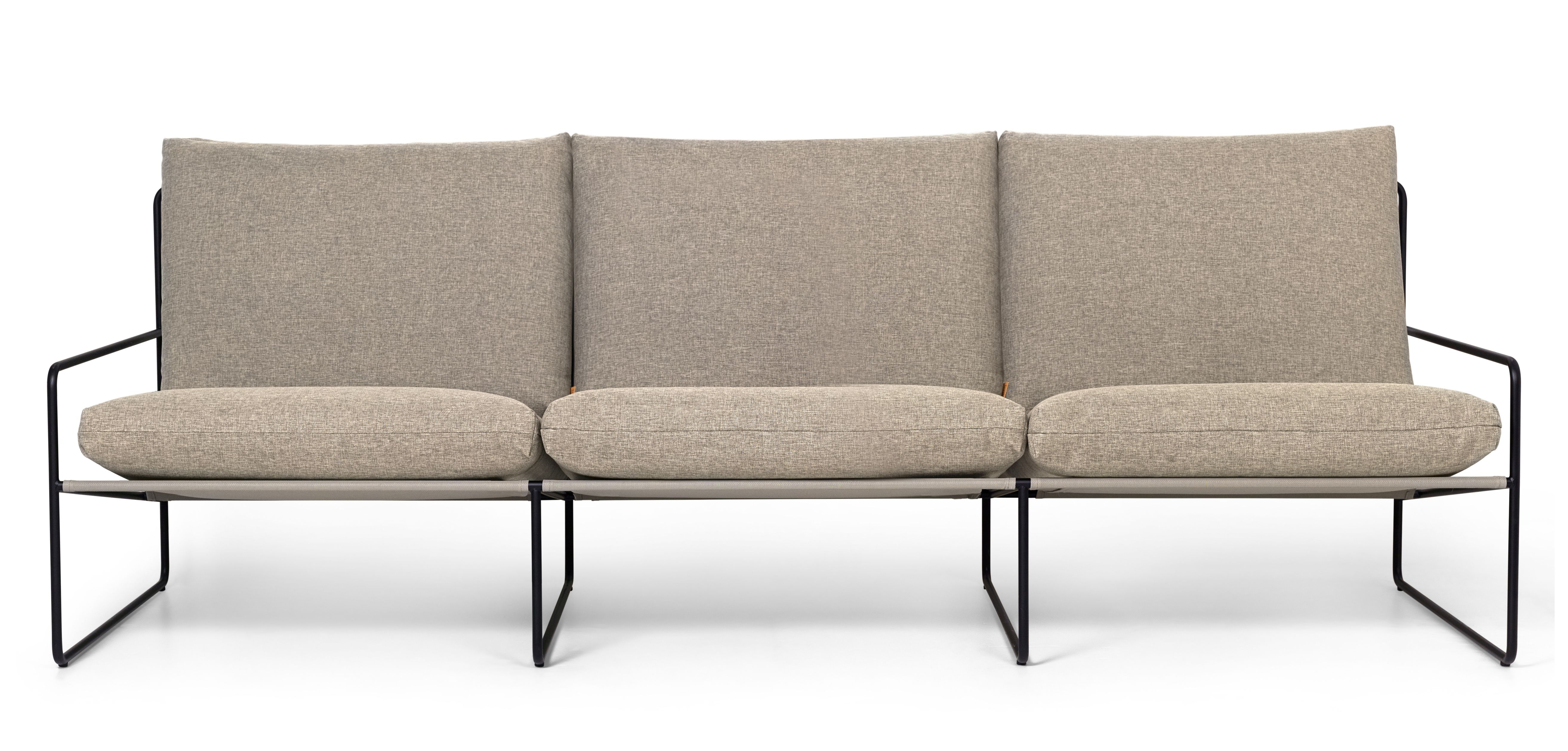 Desert 3-Sitzer Outdoor Sofa von Ferm Living mit Cashmere-Bezug und schwarzem Gestell.