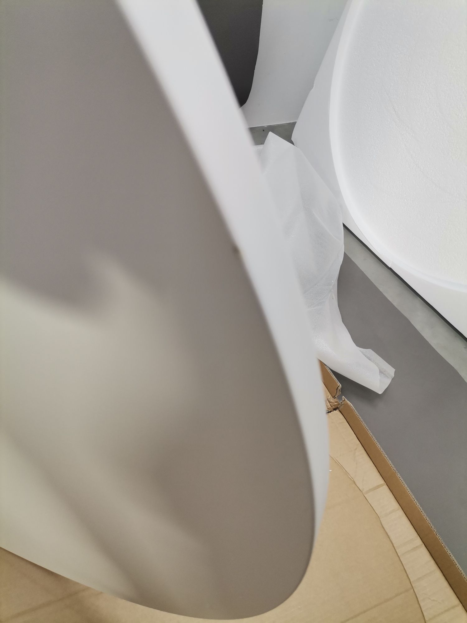Tavolo XZ3 Tisch rund GESTELL SCHWARZ / PLATTE MDF WEISS LACKIERT Magis MÄNGELEXEMPLAR