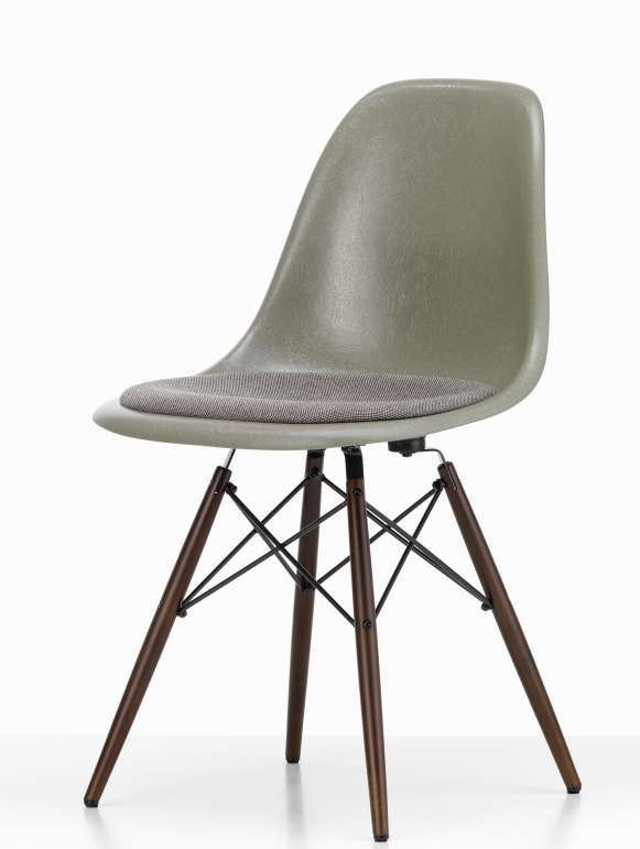 Eames Fiberglass Chair DSW Stuhl mit Sitzpolster Vitra