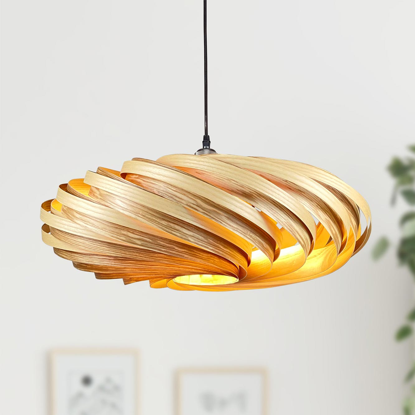 Veneria Hängeleuchte aus Olivesche von Gofurnit, moderne Holzlampe mit spiralförmigem Design für Wohnzimmer und Esszimmer.