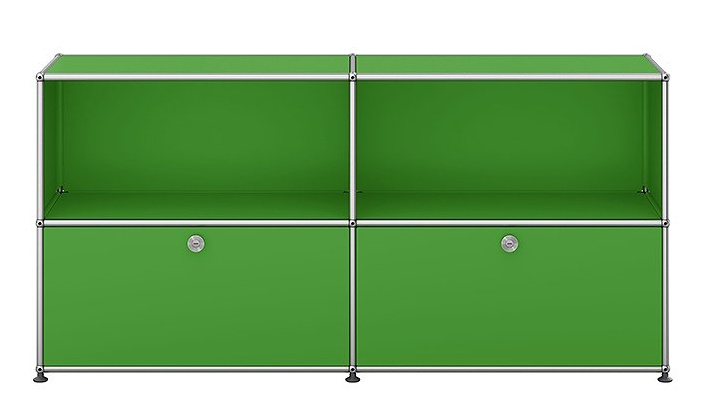 Grünes USM Haller Sideboard mit zwei Klappen und verchromtem Gestell für stilvolle Wohnraumgestaltung.