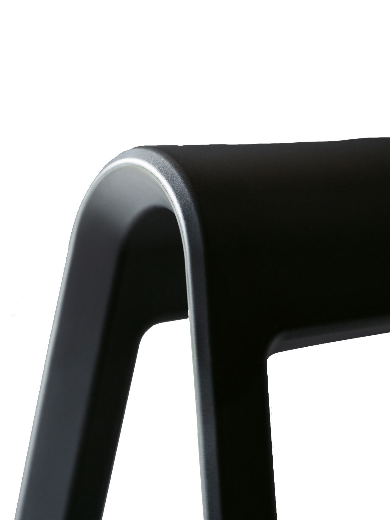 Sitzbock Programm 204 Schwarz Wilkhahn Detailaufnahme: Schwarzer Wilkhahn Sitzbock, ergonomischer Hocker für dynamisches Sitzen im Büro.