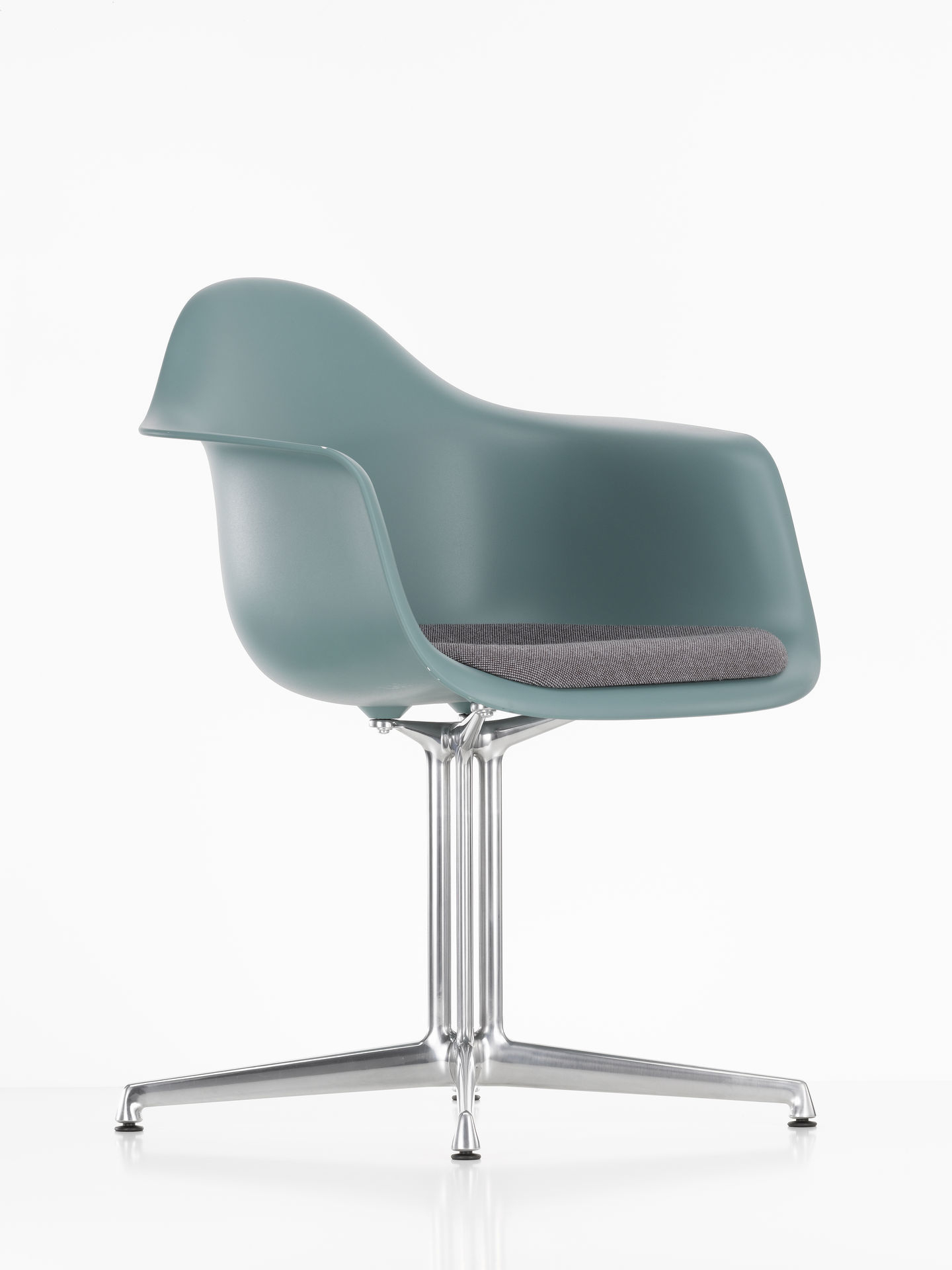 Eames Plastic Arm Chair DAL mit Sitzpolster Vitra