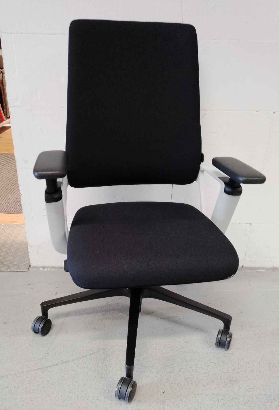 Connex2 Bürodrehstuhl Klöber AUSSTELLUNGSSTÜCK / GEBRAUCHTMÖBEL 