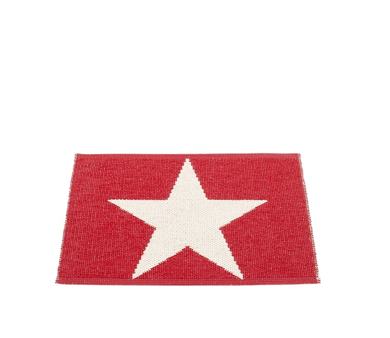 Viggo One Kunststoffteppich 70x50 cm von Pappelina, roter Teppich mit großem weißen Stern.