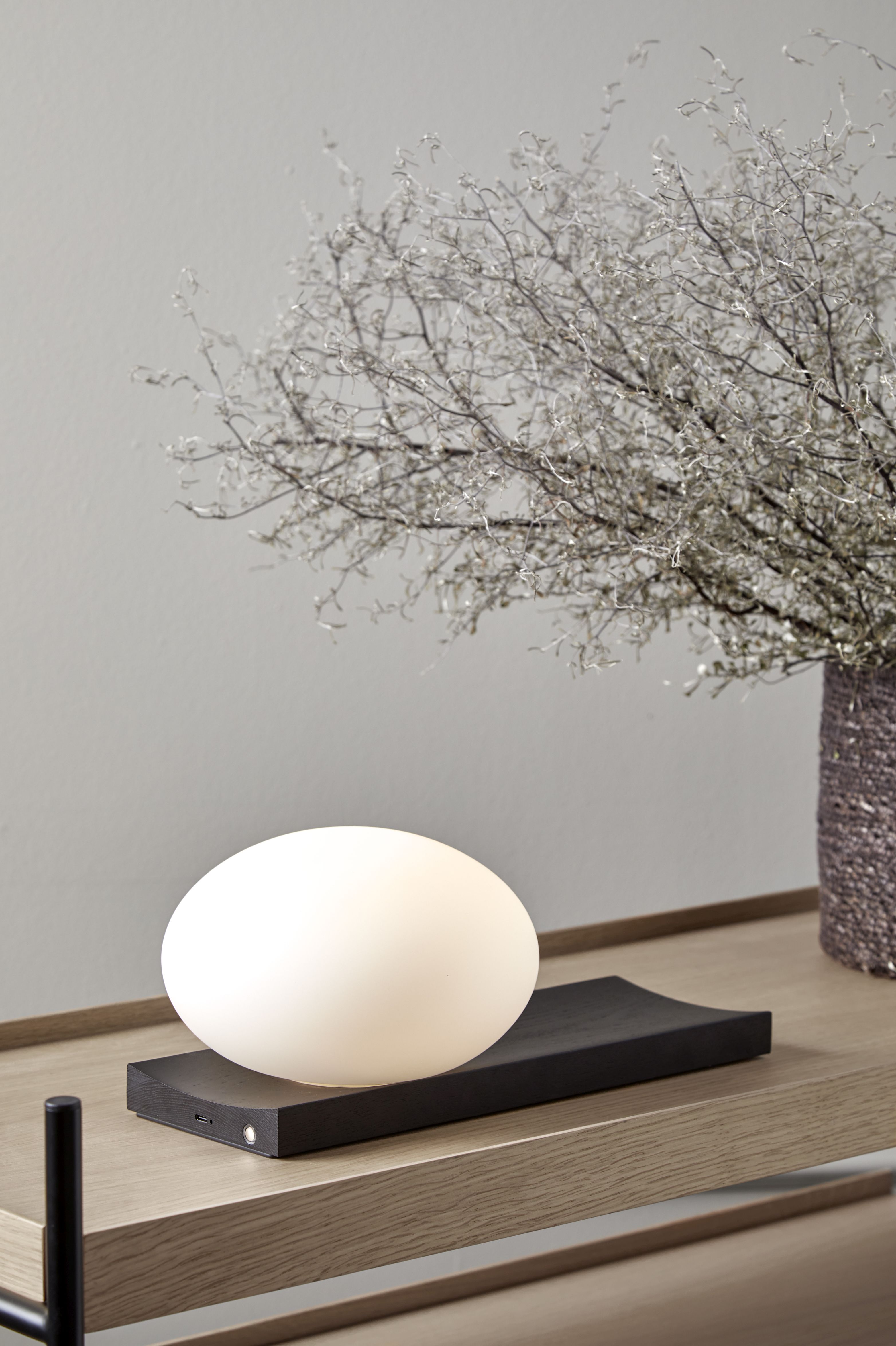 Dew Tisch und Wandleuchte Esche schwarz lackiert Woud