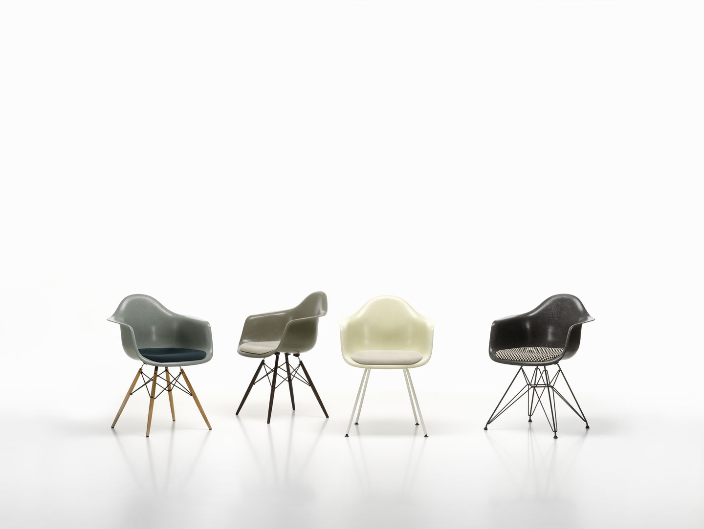 Eames Plastic Arm Chair DAX Stuhl Vitra