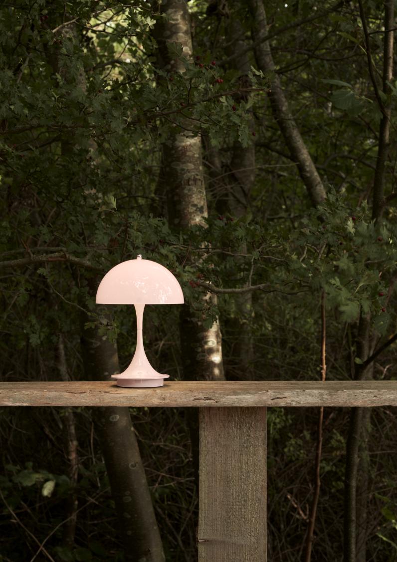 Panthella 160 Portable Akku LED-Tischleuchte Indoor/Outdoor Louis Poulsen Opal Pale rosa EINZELSTÜCK