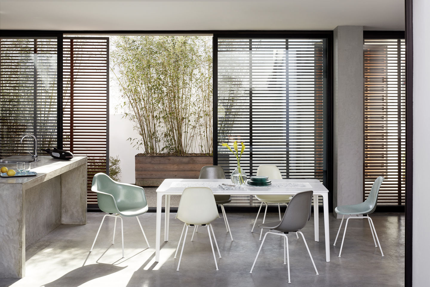 Eames Plastic Arm Chair DAX Stuhl Vitra