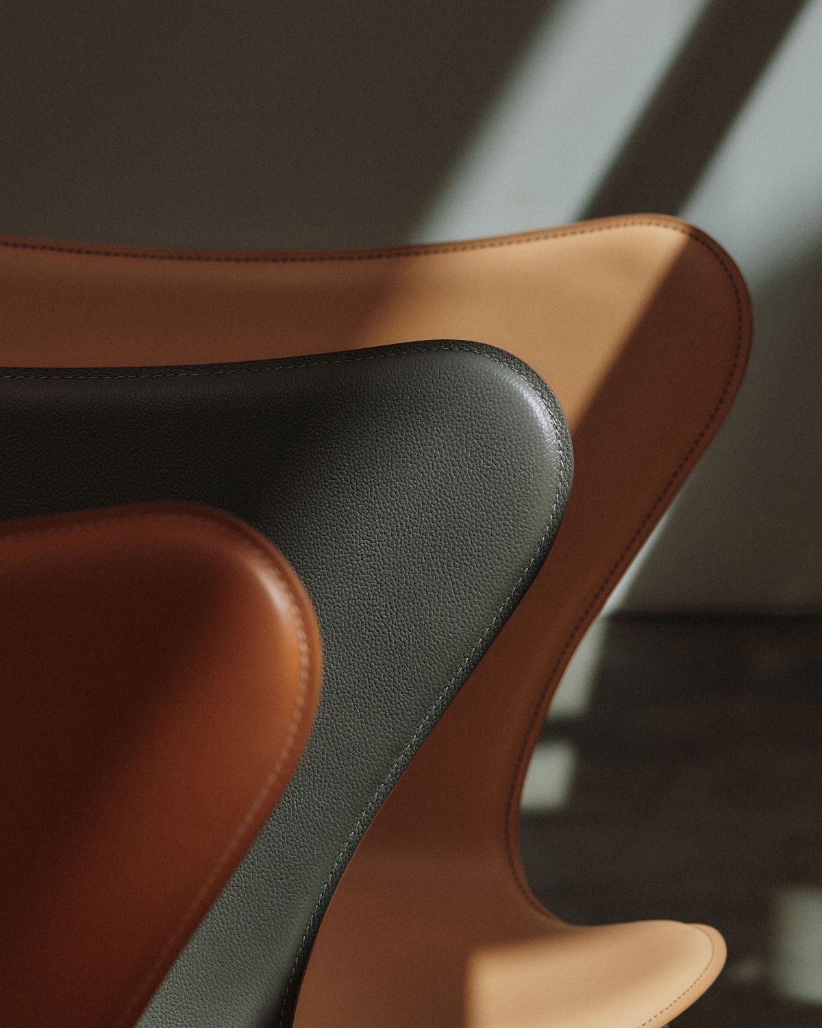 Siebener / Serie 3107 Tailored Stuhl Fritz Hansen