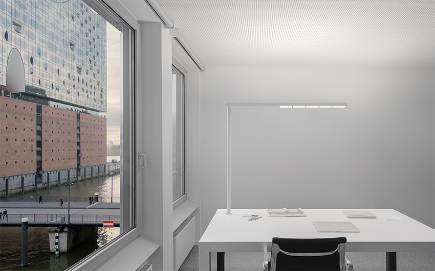 XT-A Plus 120 Floor Stehleuchte Grau