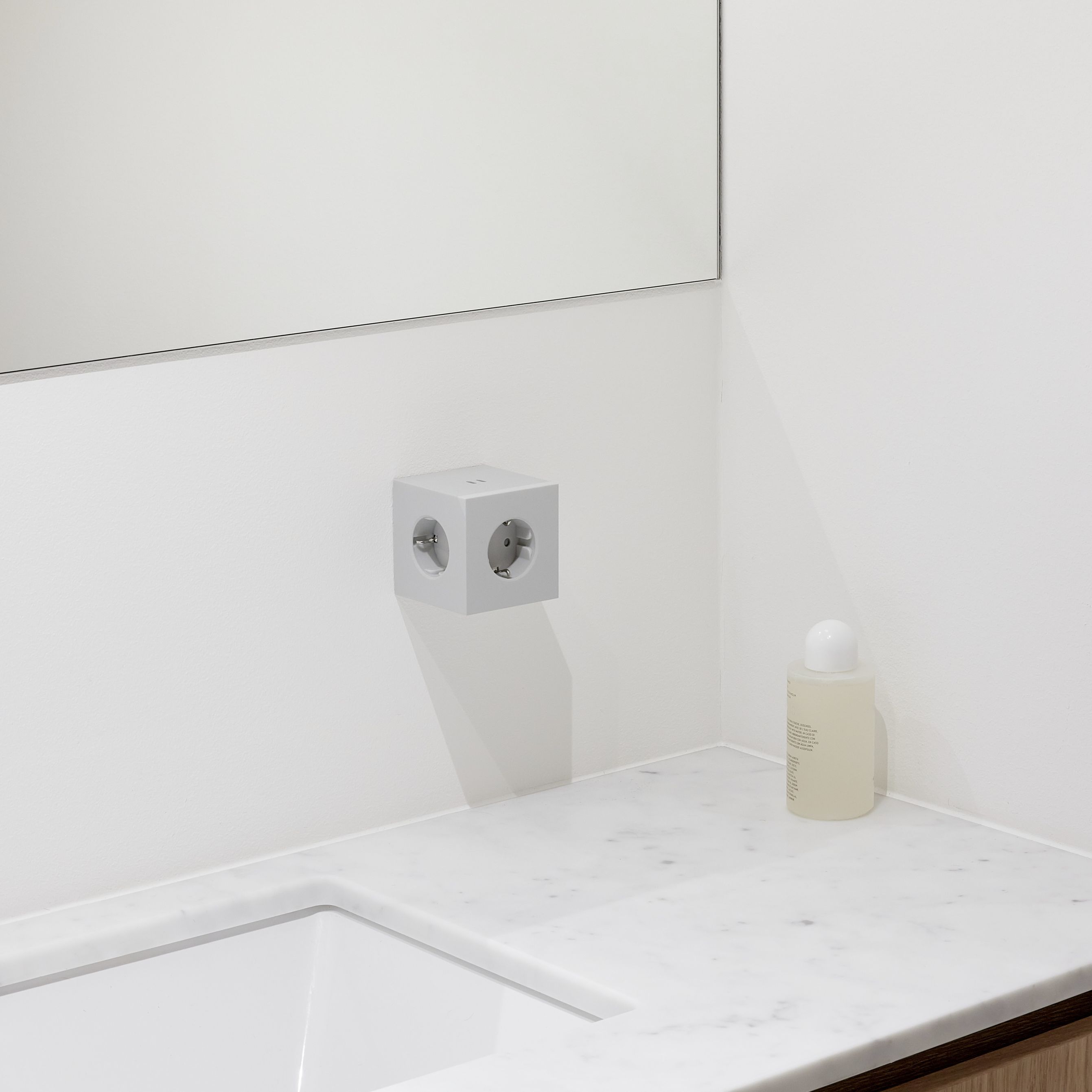 Square 2 - Avolt Steckdosenwürfel mit USB-C Gotland Grau dfp Design