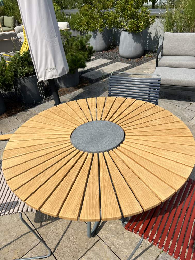 Circle Tisch und Click Stühle Kombination Outdoor Houe AUSSTELLUNGSSTÜCK 