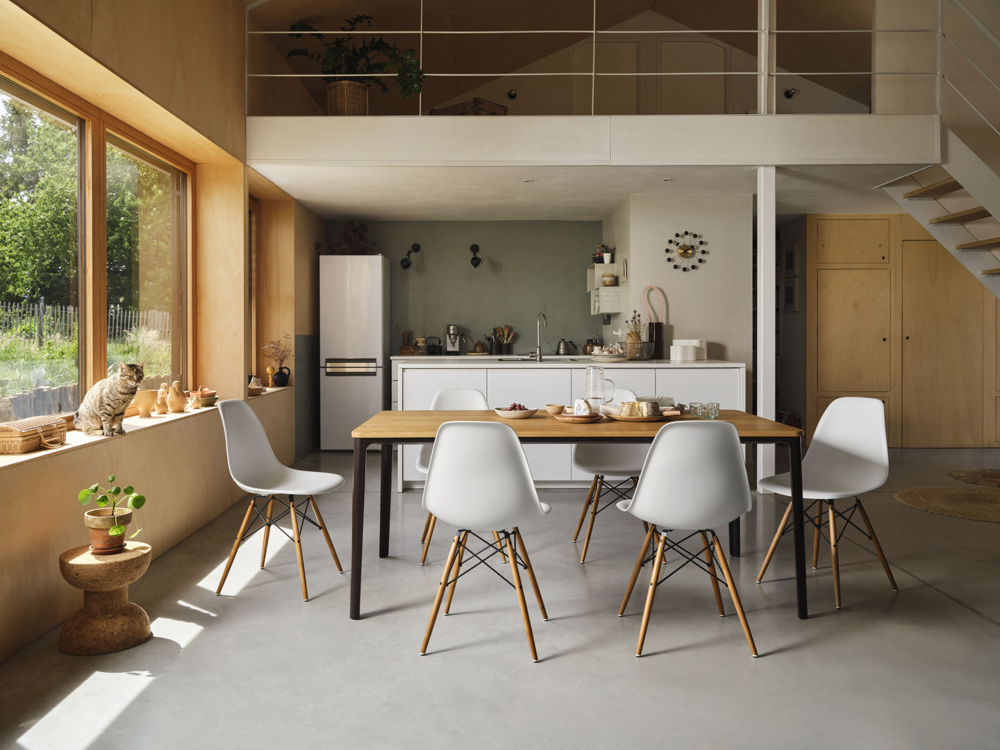 Eames Plastic Side Chair DSW Stuhl mit Sitzpolster Vitra