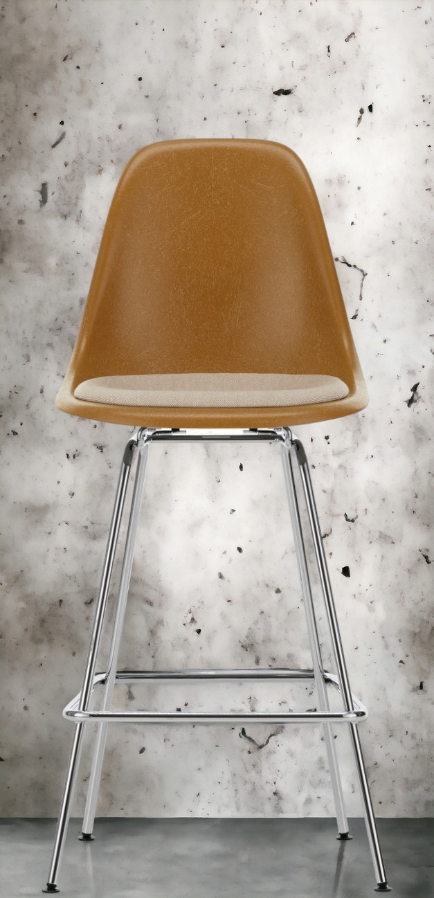 Eames Fiberglass Bar Stool Medium Barhocker mit Sitzpolster Vitra