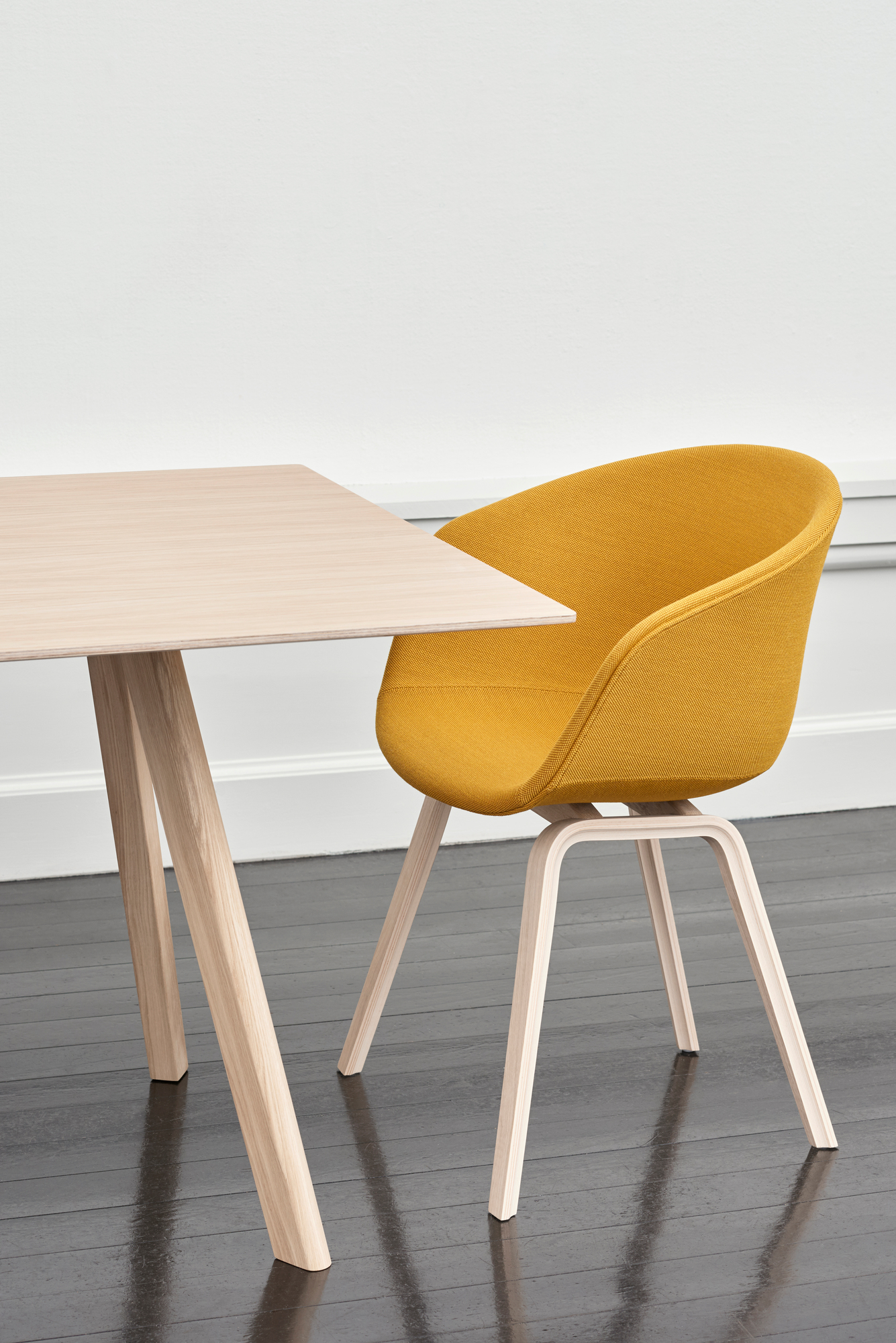 About A Chair AAC23 / AAC 23 Stuhl mit Vollpolster Hay About A Chair AAC23 / AAC 23 Stuhl mit Vollpolster Hay