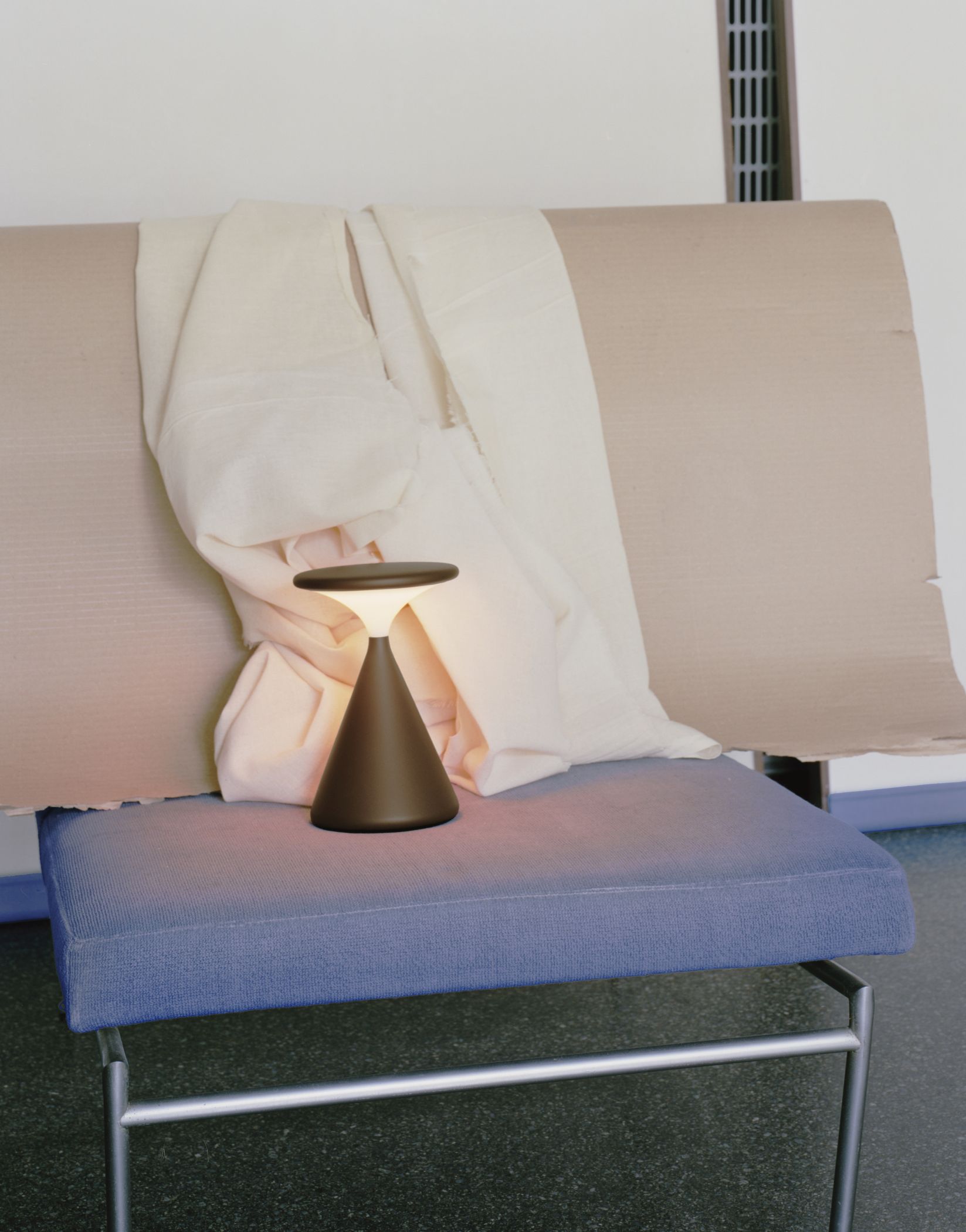 Salt Akkuleuchte / Tischleuchte Chocolate Grau