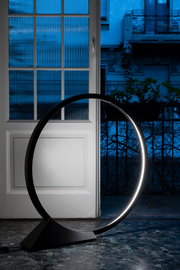 O Floor Indoor Stehleuchte LED Artemide