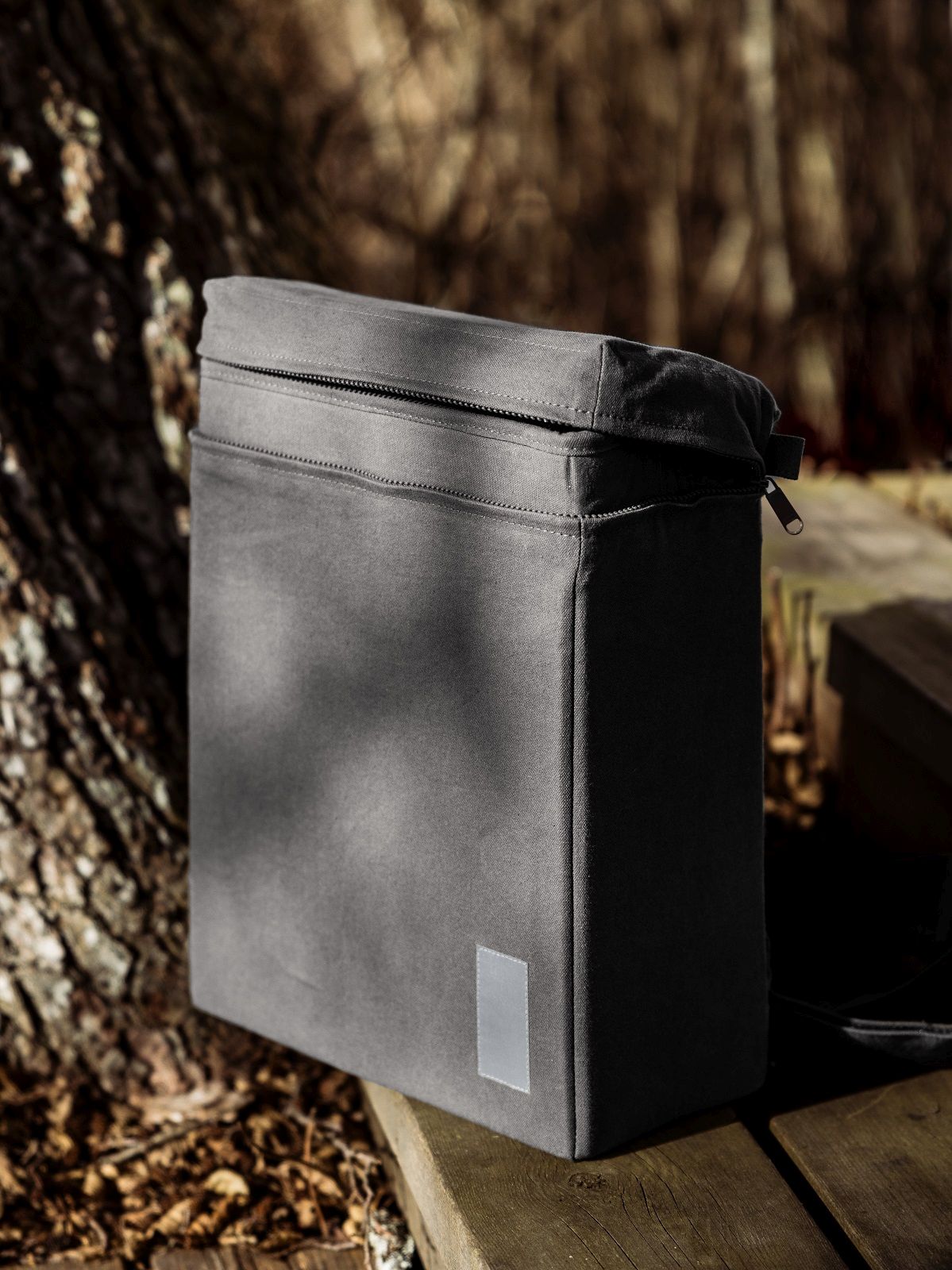 Urban Thermal Backpack von Design House Stockholm, grauer, isolierter Rucksack für den Transport von Speisen.