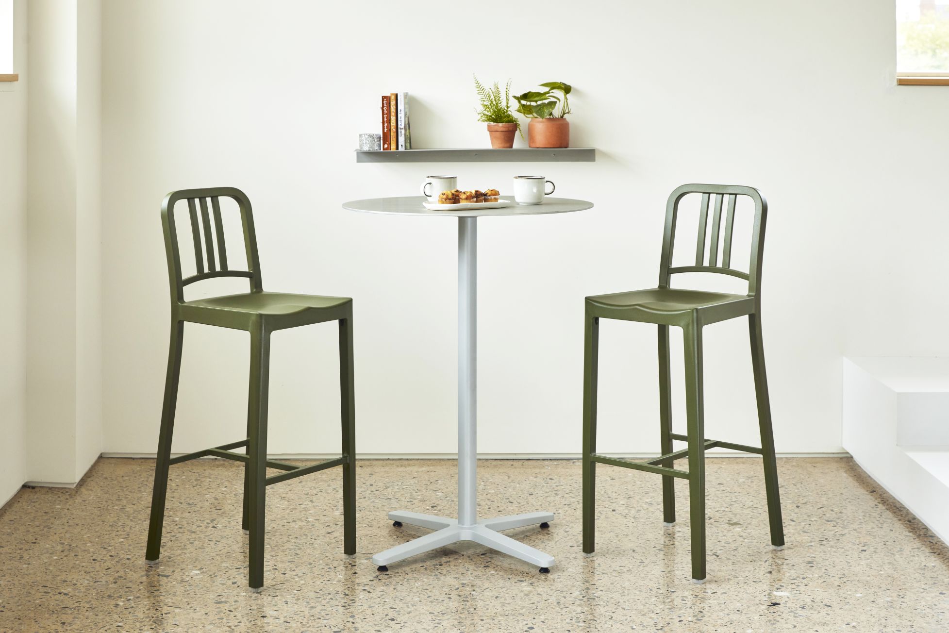 111 Navy Barstool Barhocker Zypressengrün Emeco