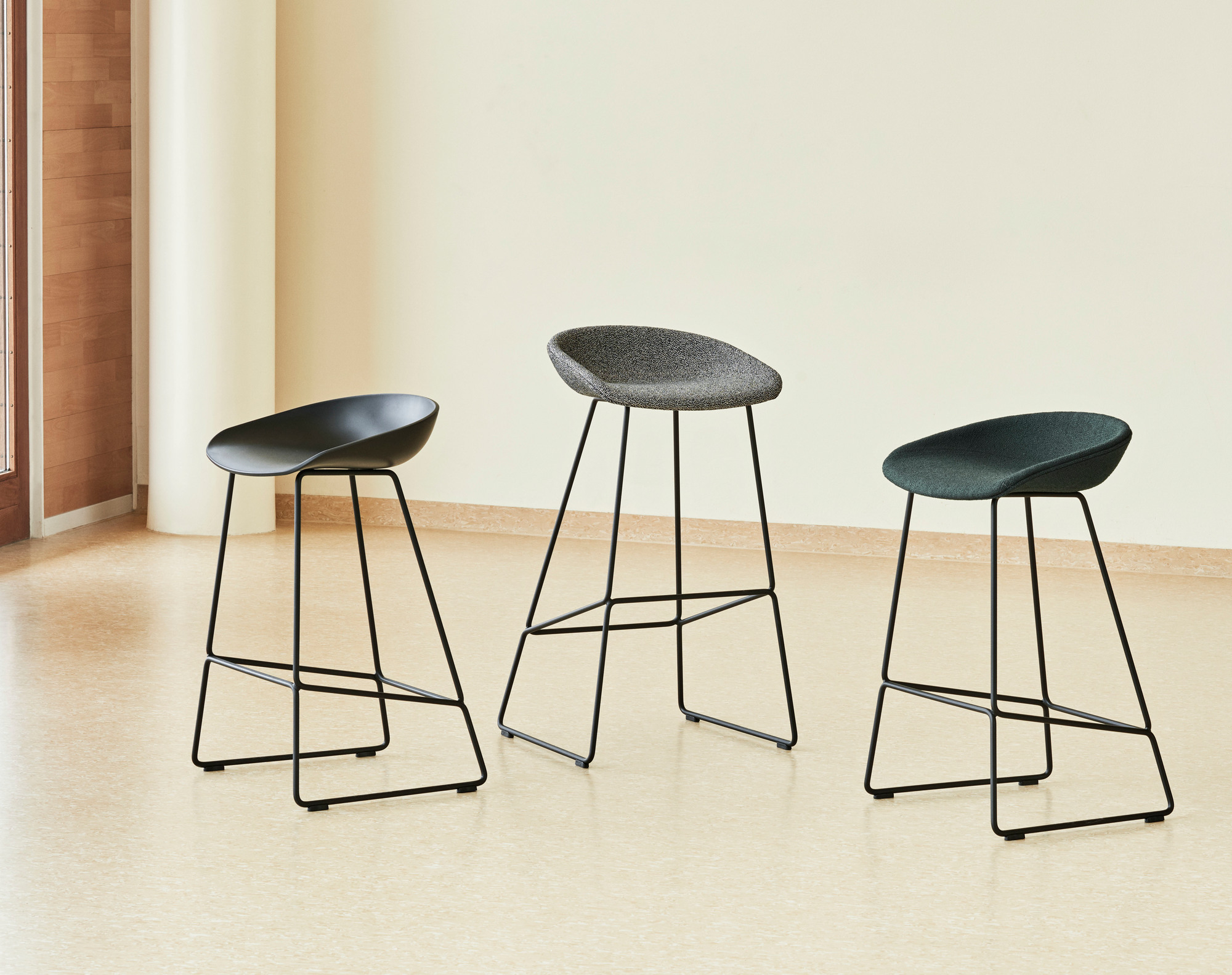 About a Stool AAS 39 / AAS39 Barhocker mit Vollpolster Hay