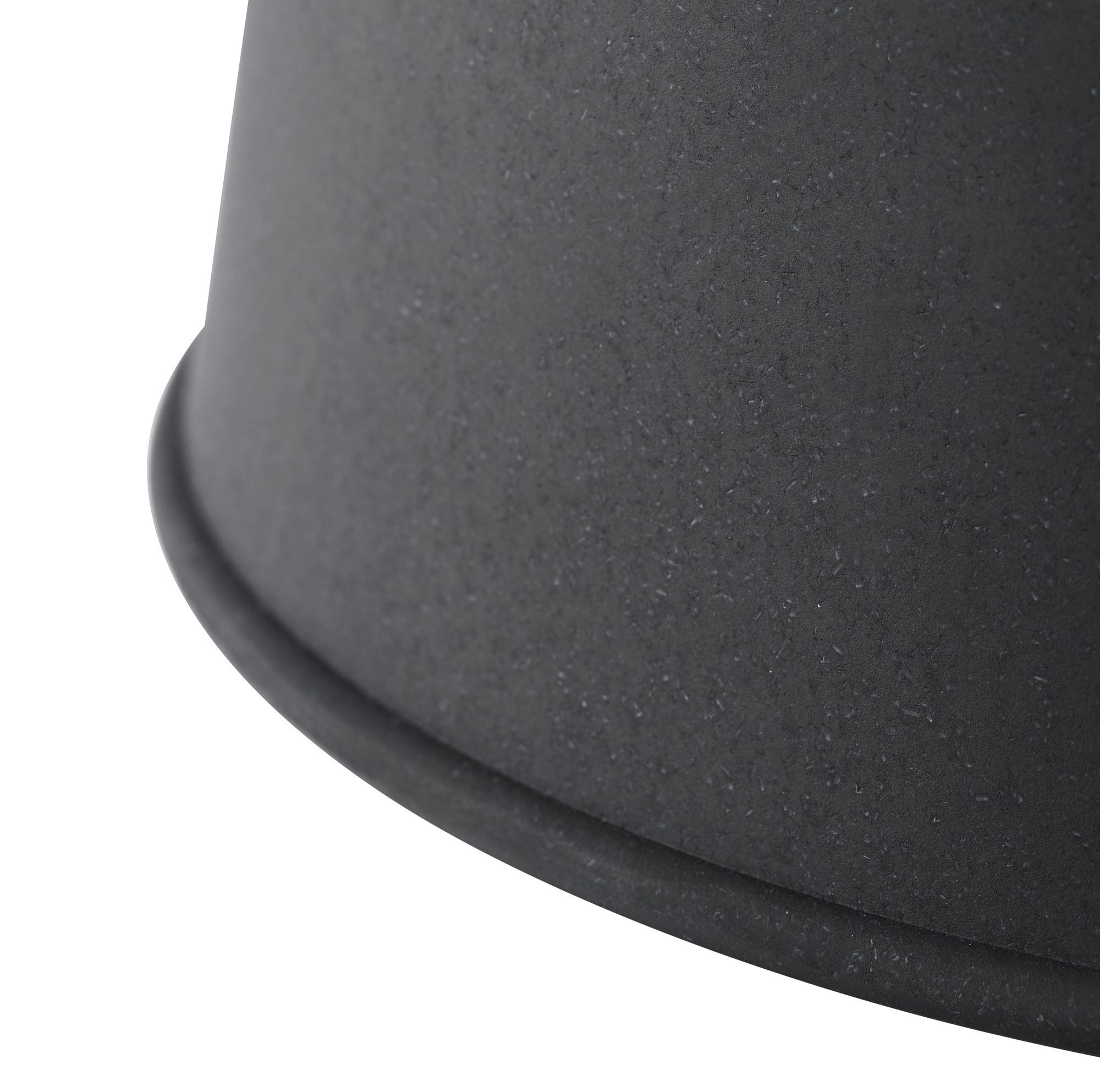 Detailaufnahme der schwarzen Muuto Grain Pendelleuchte: Moderne Hängelampe für stilvolle Beleuchtung.