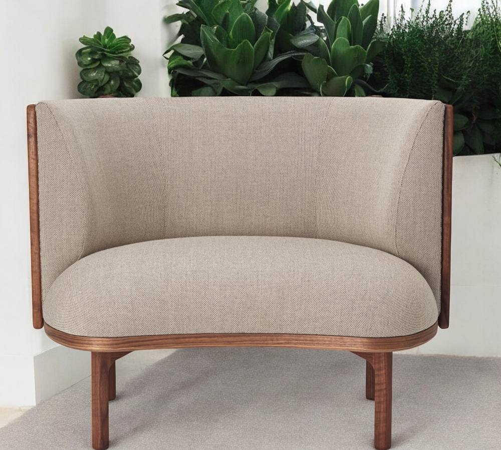 RF1904 Sideways Lounge Chair von Carl Hansen & Søn: Sessel aus Nussbaum mit Re-Wool Bezug.