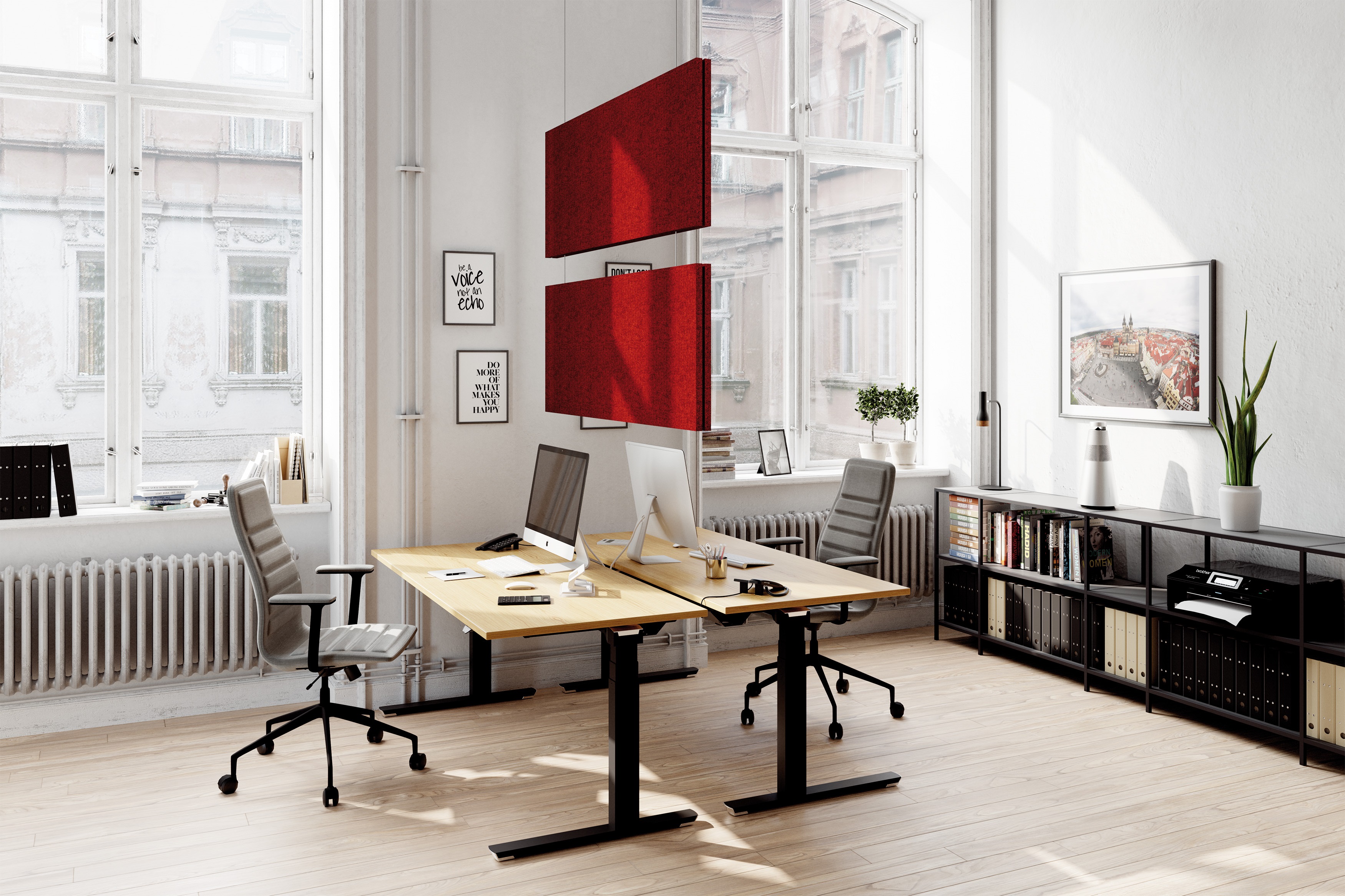 Modernes Büro mit Palmberg Terio Plus Baffel Akustikpaneelen in Rot, vertikal von der Decke abgehängt.