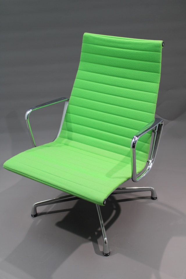 Aluminium Chair EA116 / EA 116 Stuhl LIMITED EDITION Vitra MÄNGELEXEMPLAR