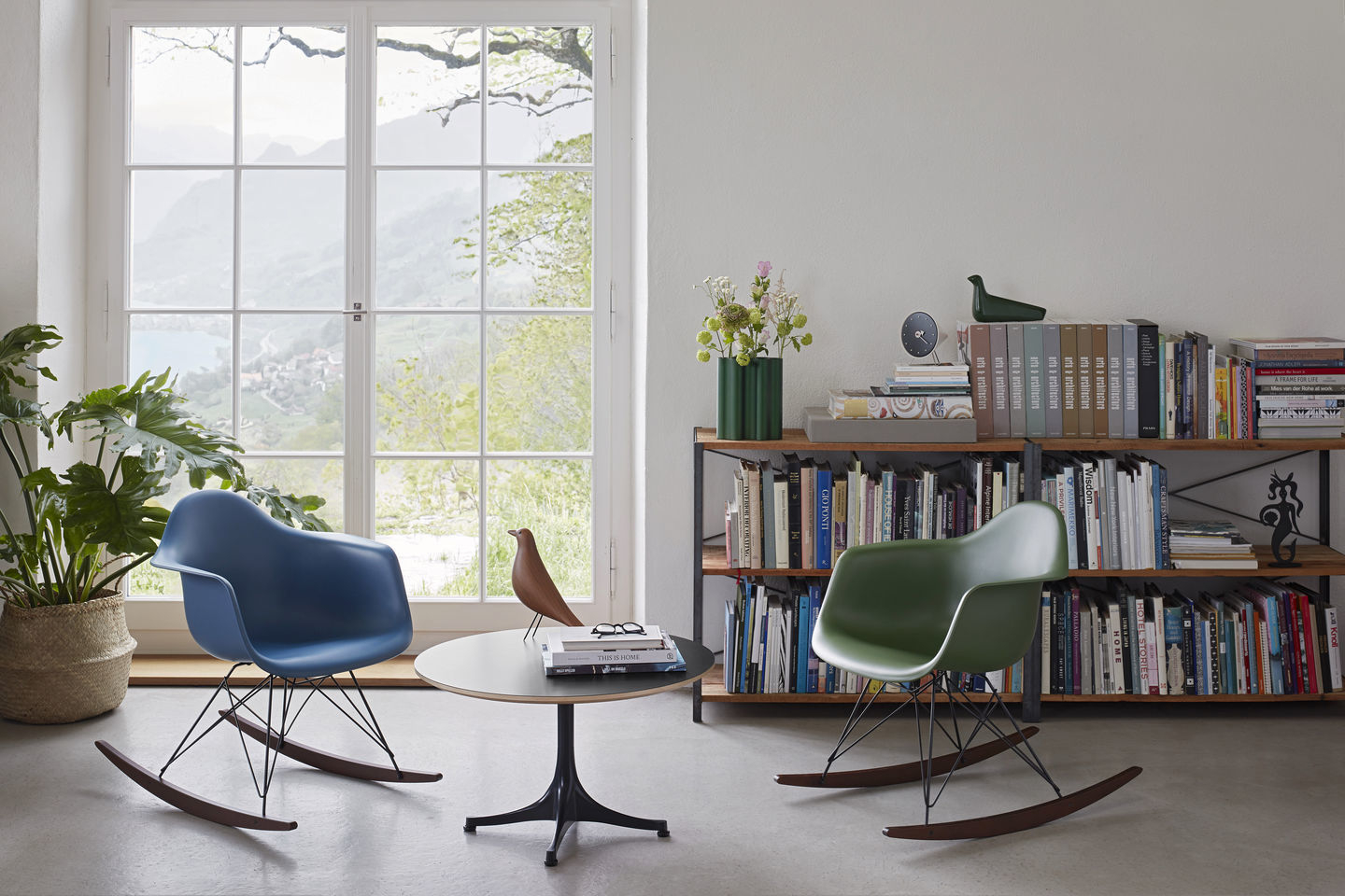 Vitra Eames Plastic Arm Rocking Chair RAR Schaukelstuhl Ahorn dunkel-Chrom-Weiss