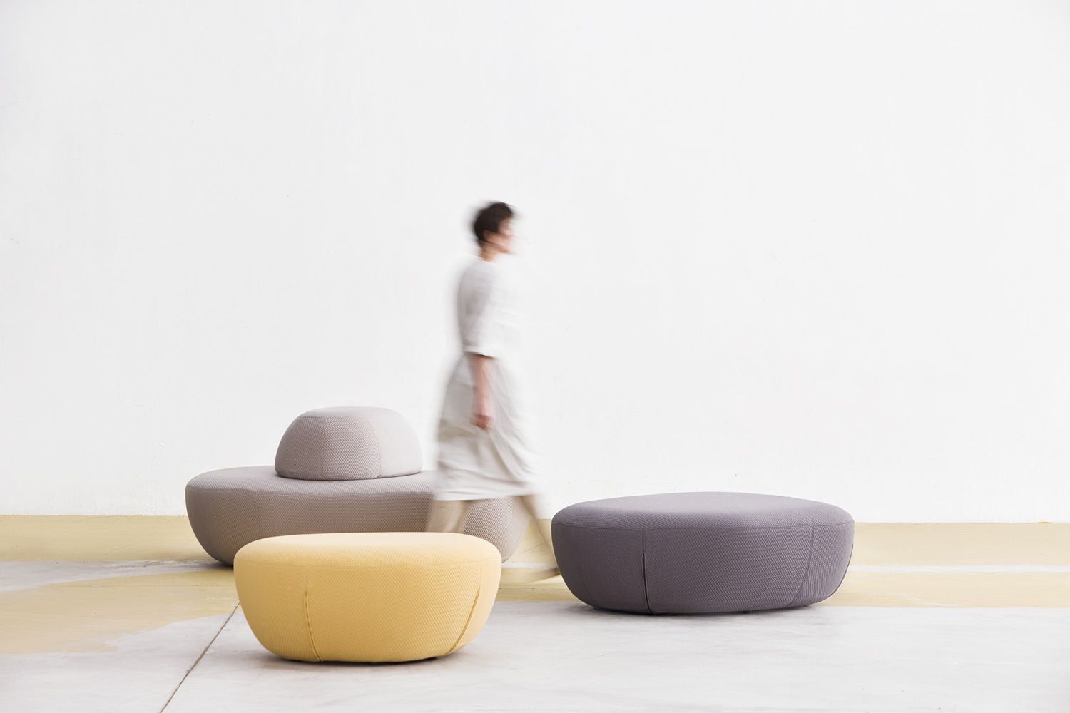 Sisters Pouf Hocker mit Rückenlehne Softline