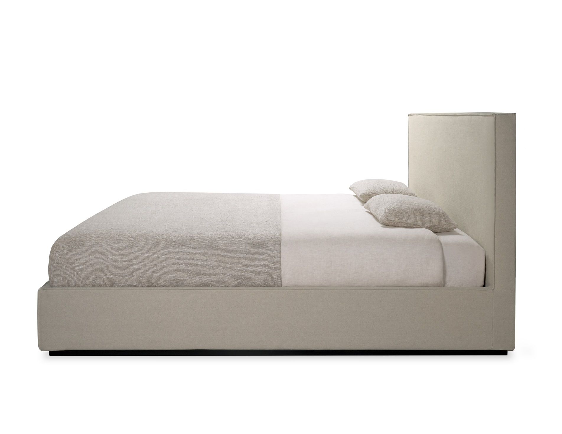 Revive Bett mit abnehmbarem Bezug von Ethnicraft, modernes Design, beige, mit Kissen.