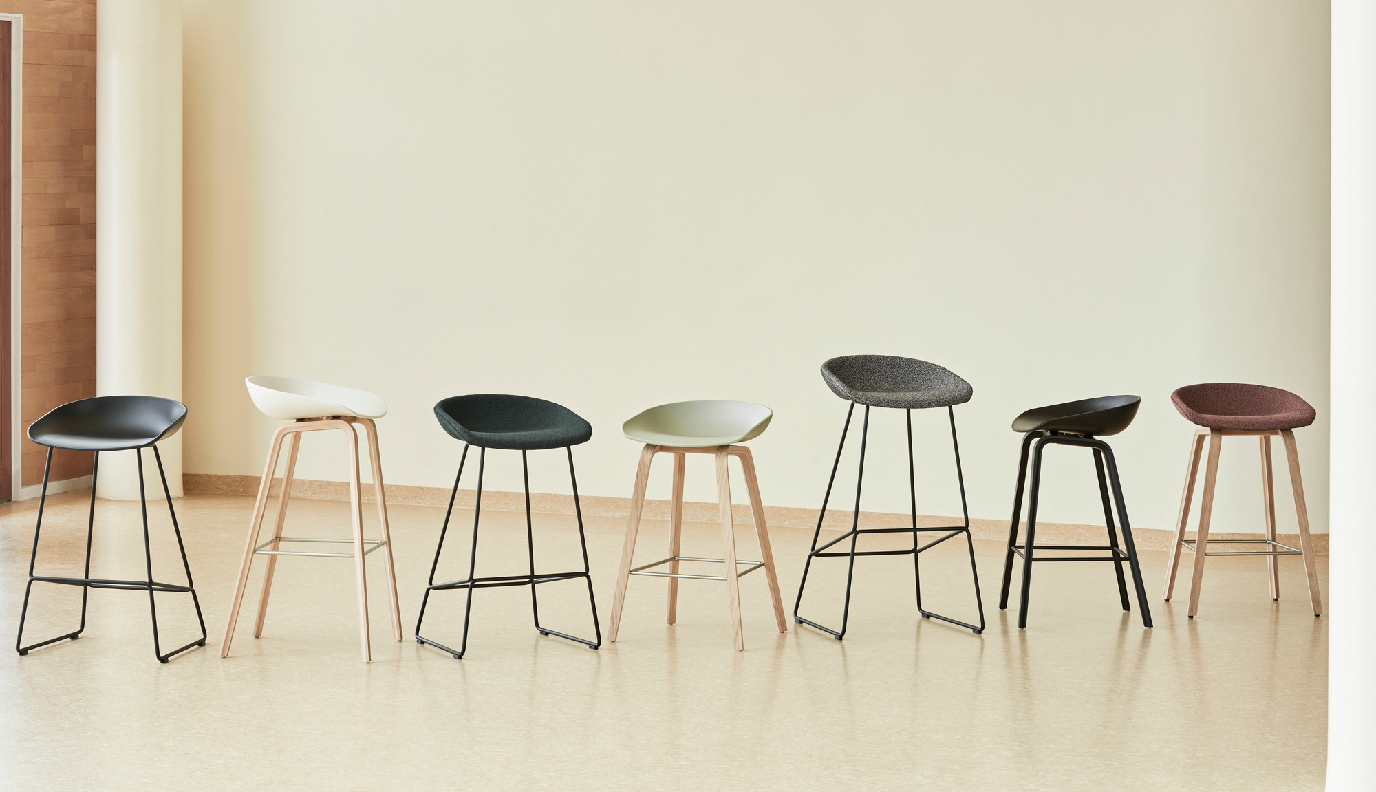About a Stool AAS 39 / AAS39 Barhocker mit Vollpolster Hay