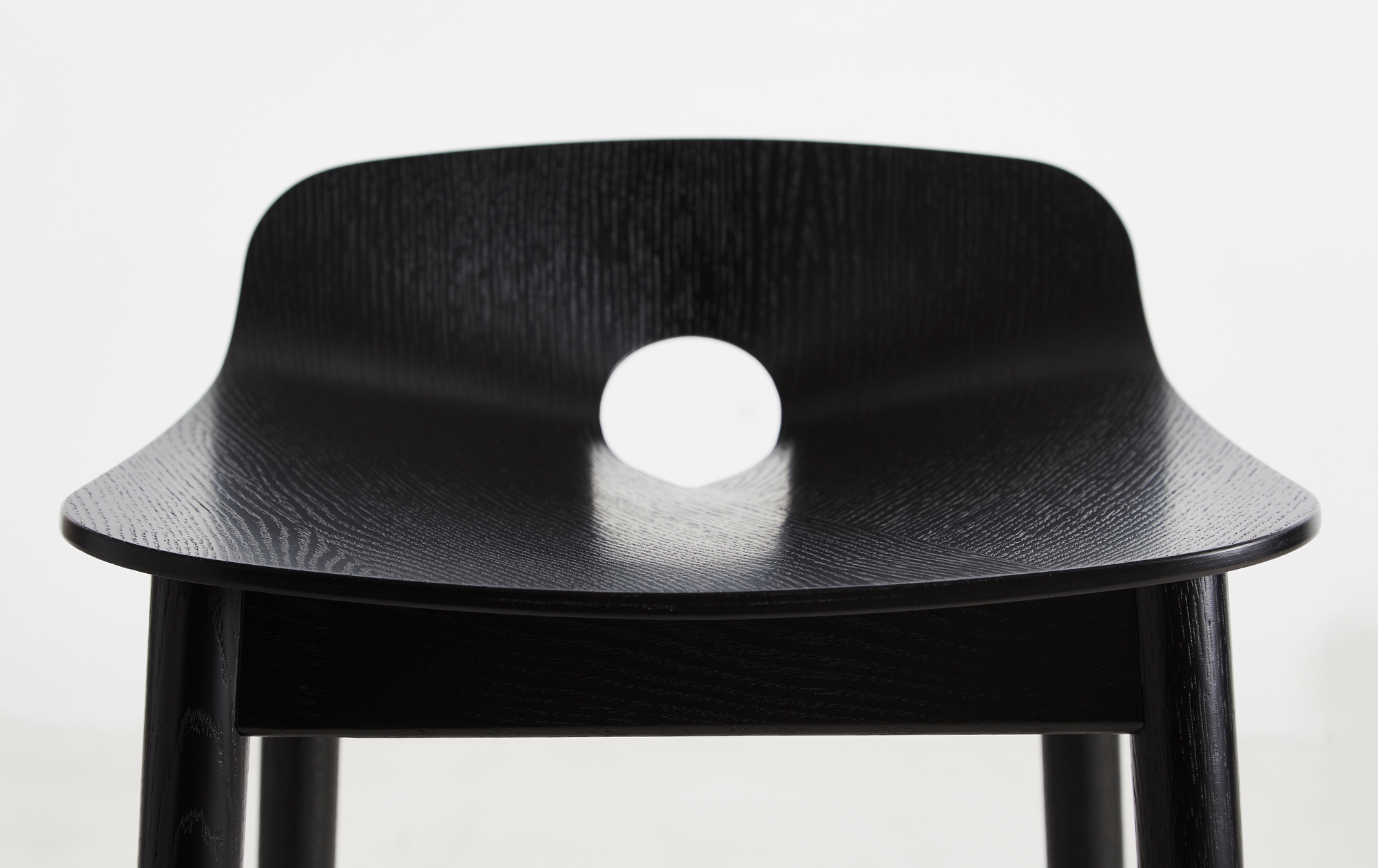 Mono Barhocker Schwarz Lackierte Esche Woud