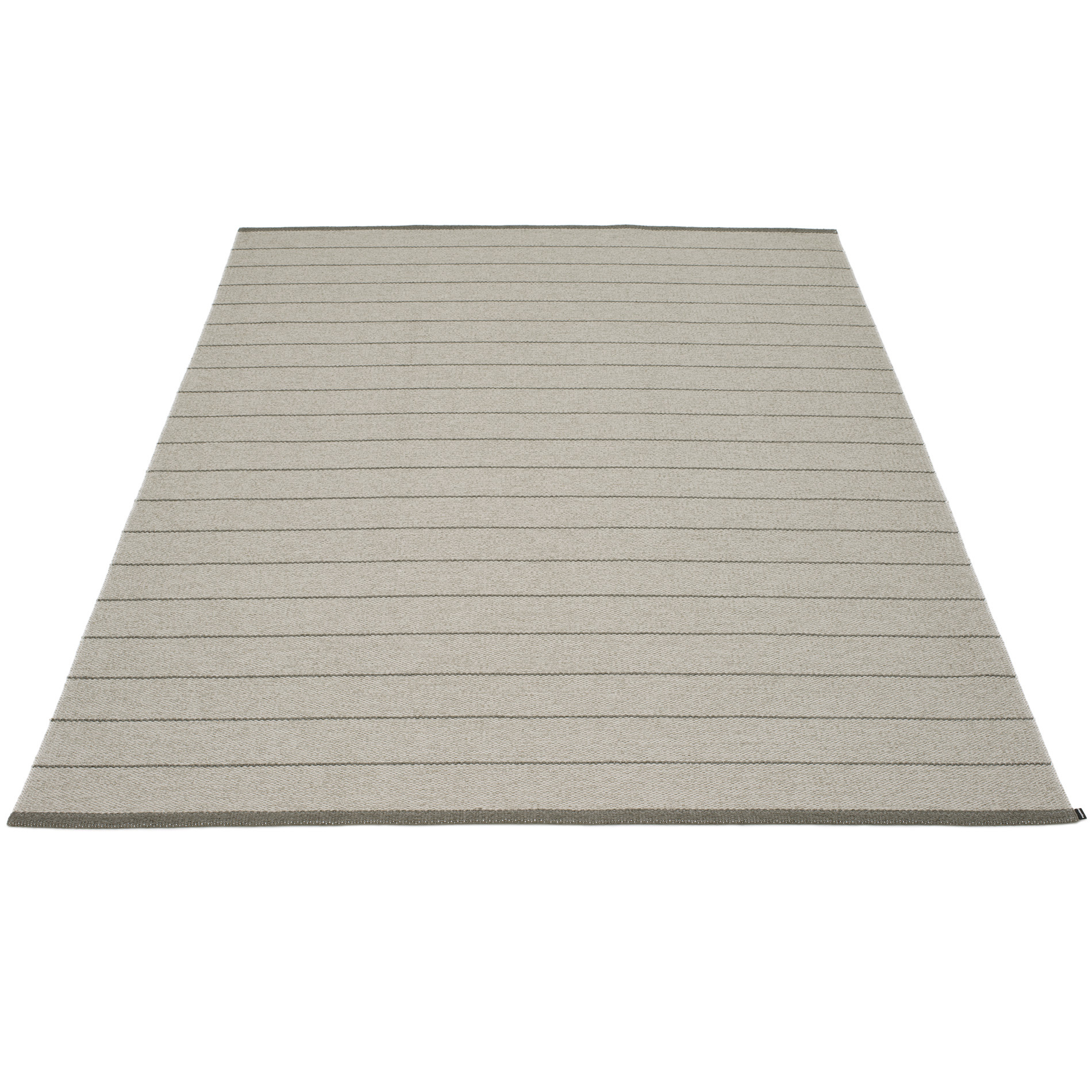 Carl Kunststoffteppich in Warm Grau/Fossil Grau mit horizontalen Streifen, ideal für Innen- und Außenbereiche.