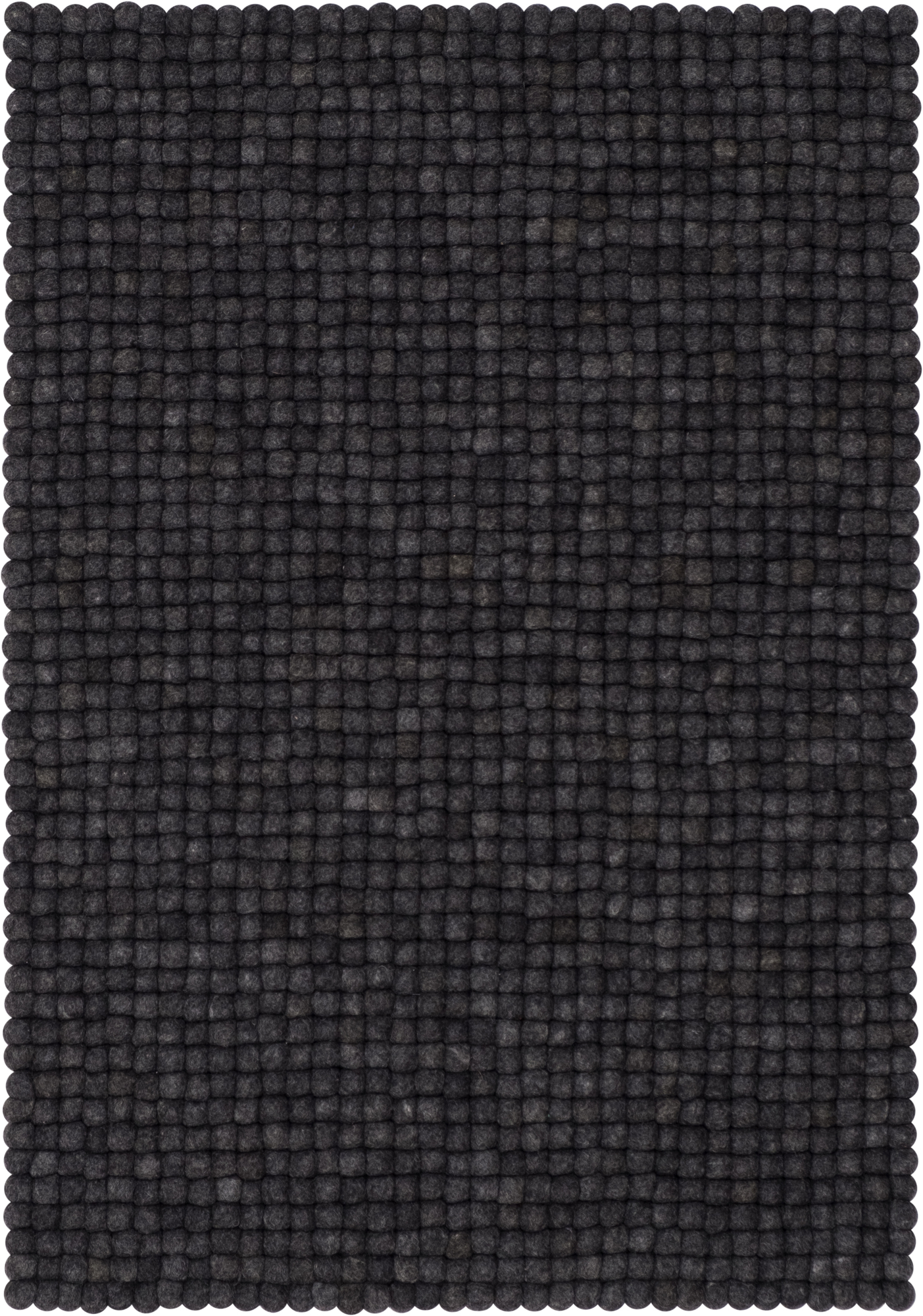 Detailansicht des grauen Filzkugel Teppichs Myfelt Hugo, Größe 140x200 cm.