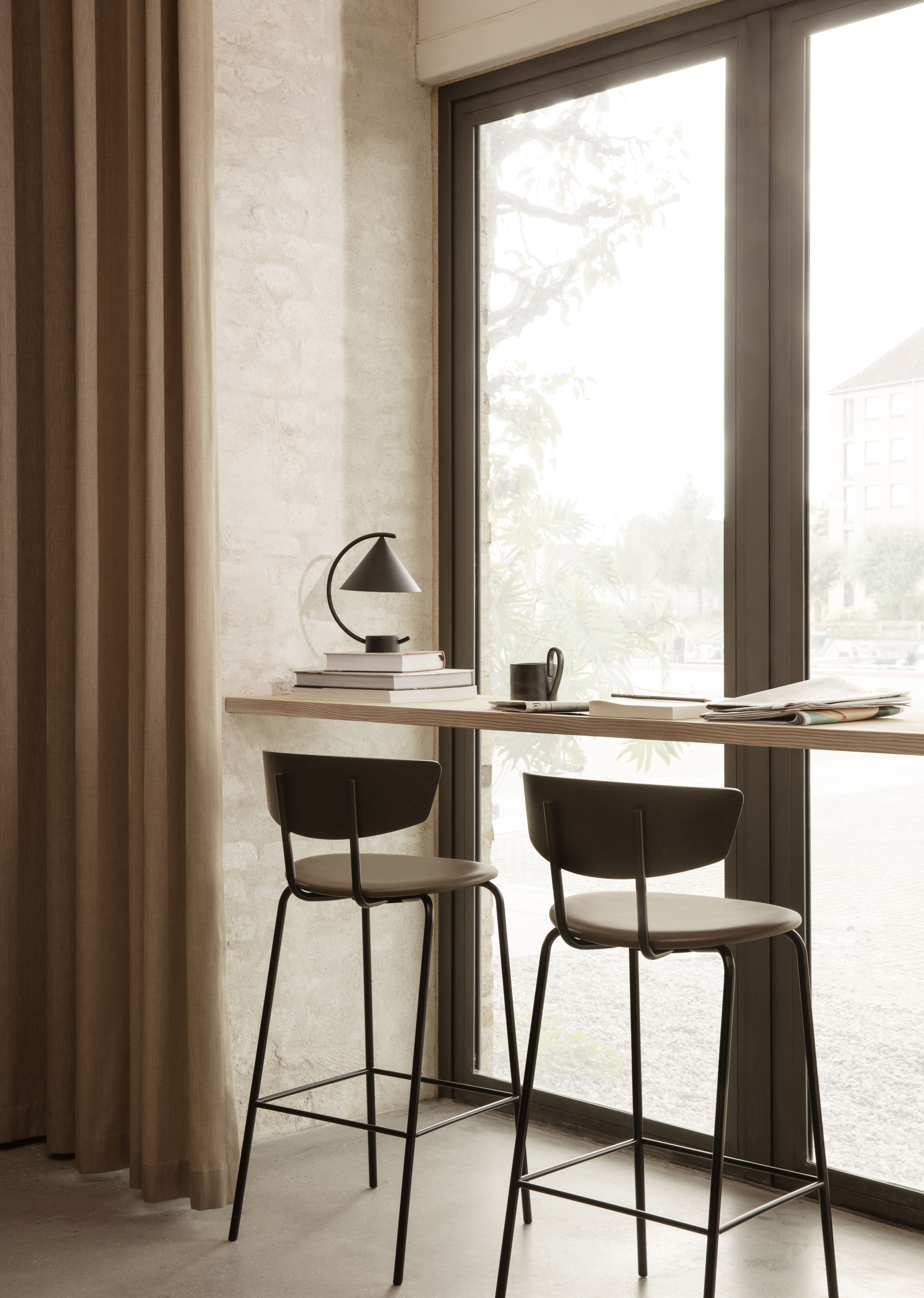 Herman Barstuhl Schwarz Ferm Living