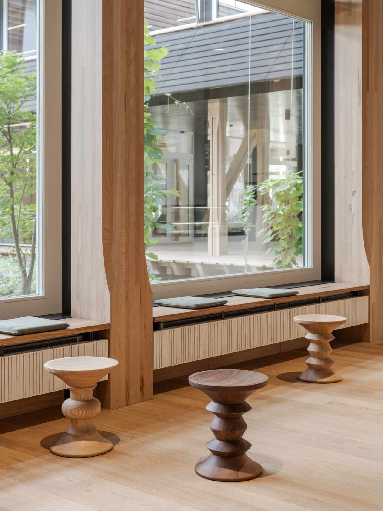 Eames Stools A Hocker Vitra NEUE VERSION