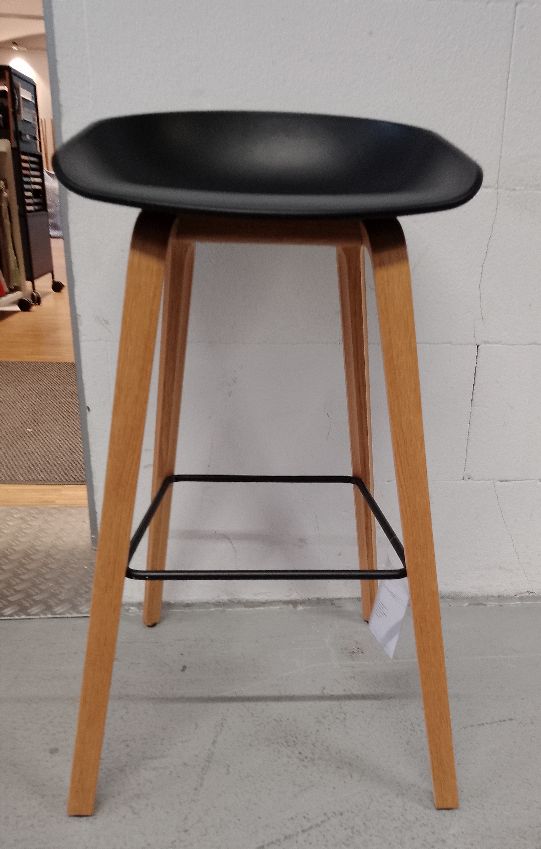 About a Stool AAS32 / AAS 32 Barhocker Hoch Hay AUSSTELLUNGSSTÜCK / GEBRAUCHTMÖBEL