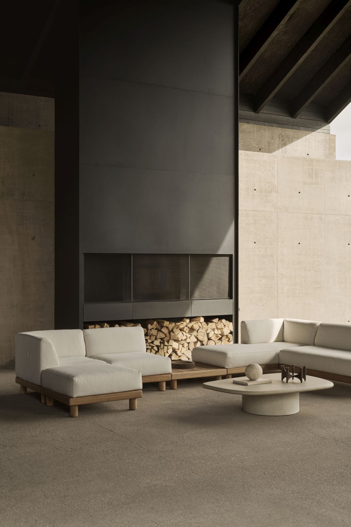 Elements Outdoor Couchtisch Kieselform Ethnicraft