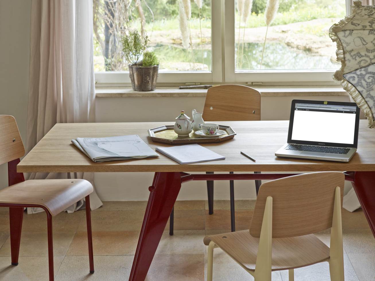 EM Table Tisch Holz B 90 x L 260 cm Vitra