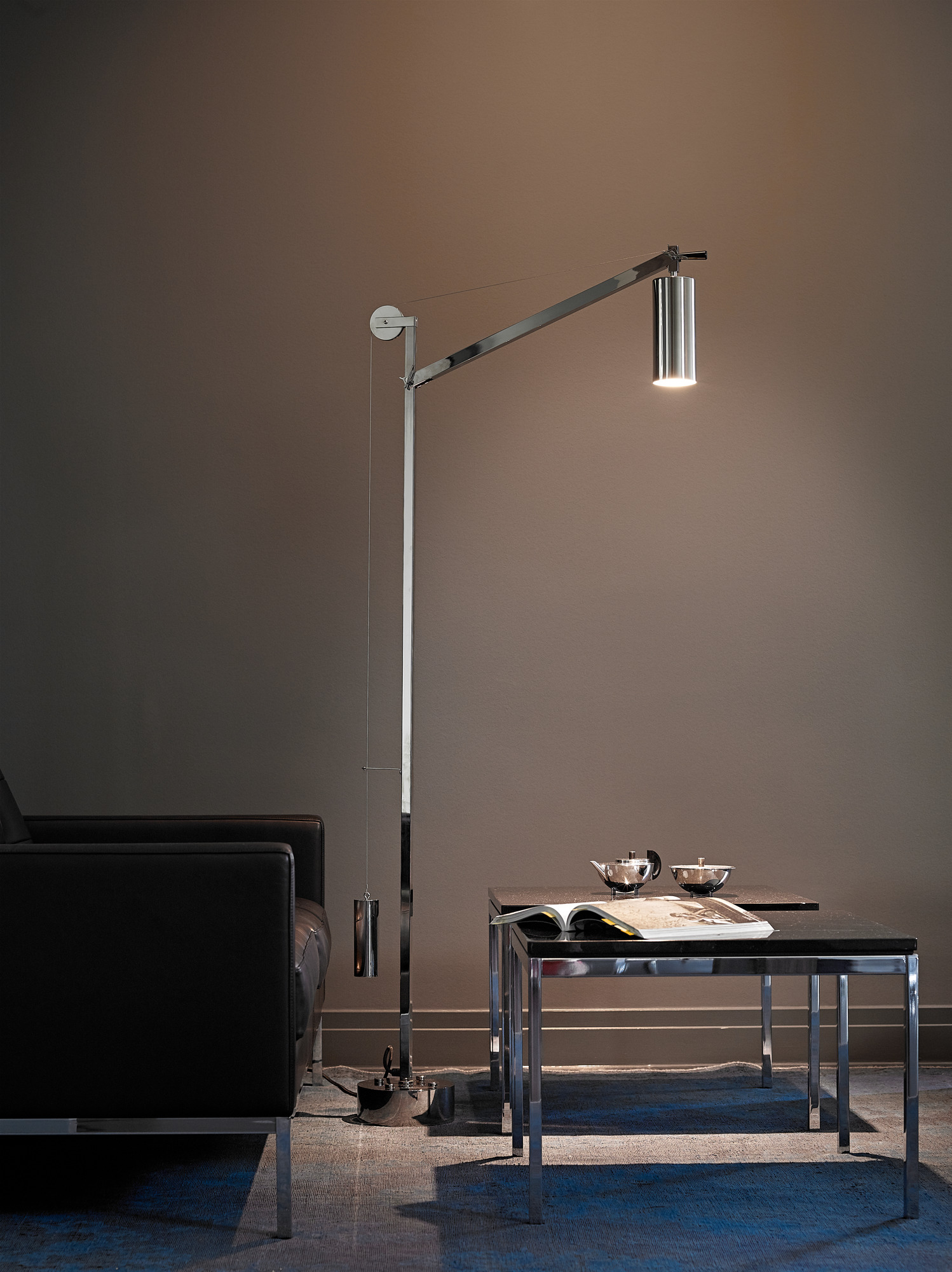 Bauhaus BH 23 Stehleuchte mit Gegengewicht Tecnolumen