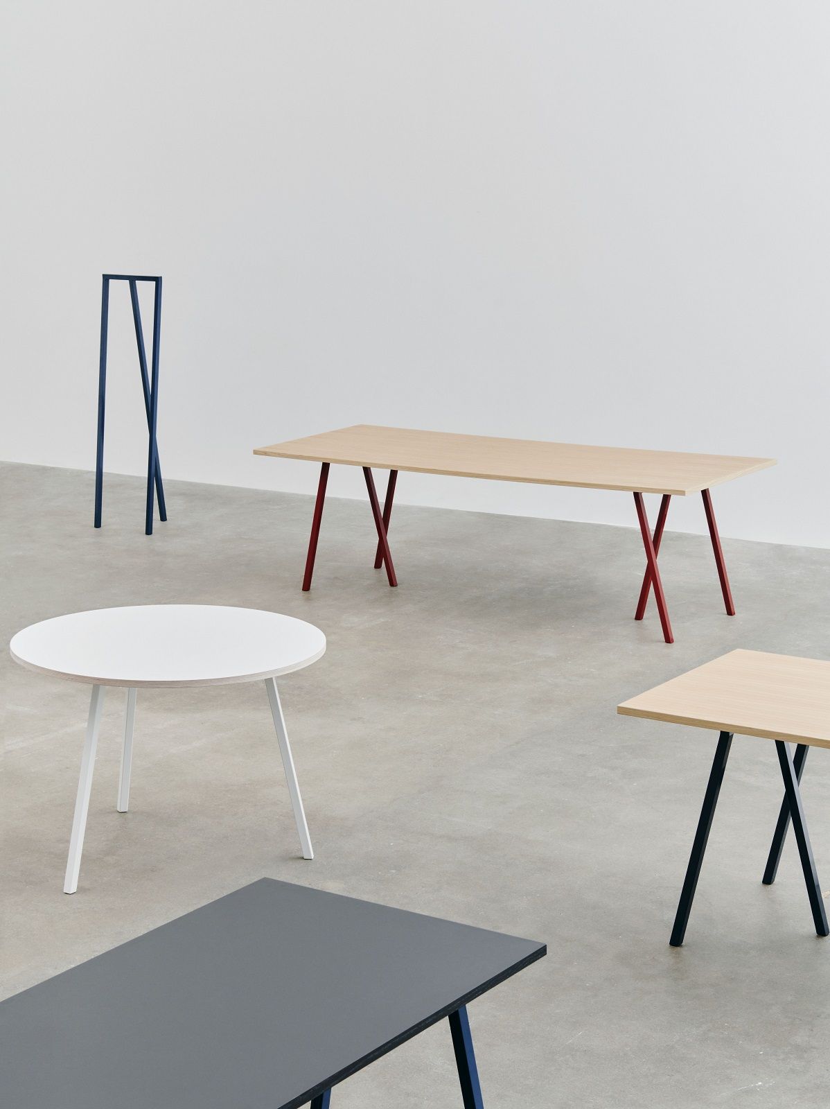 Loop Stand Table Inclusive Support Tisch / Esstisch 160 Hay