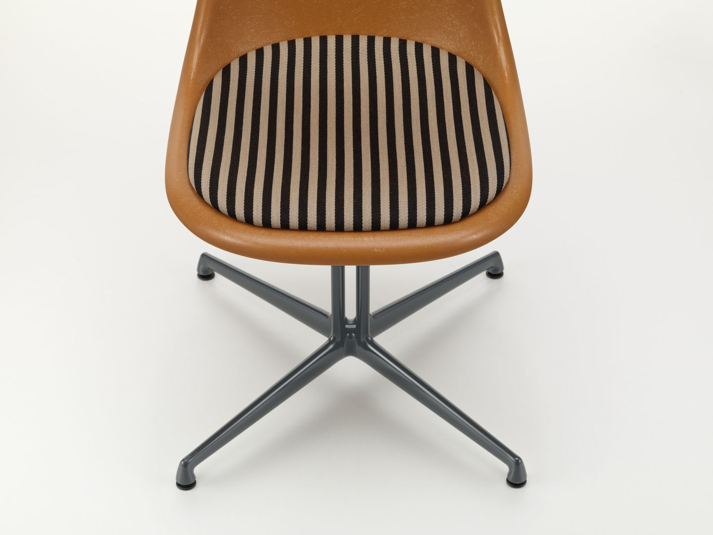 Eames Fiberglass Side Chair La Fonda Ocker Dunkel Vitra LIMITED EDITION
