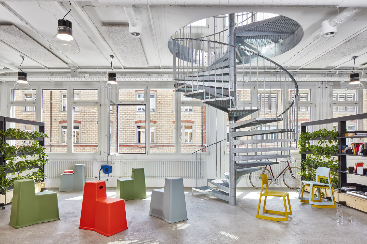 Tip Ton RE Stuhl Kunststoff Vitra Koralle