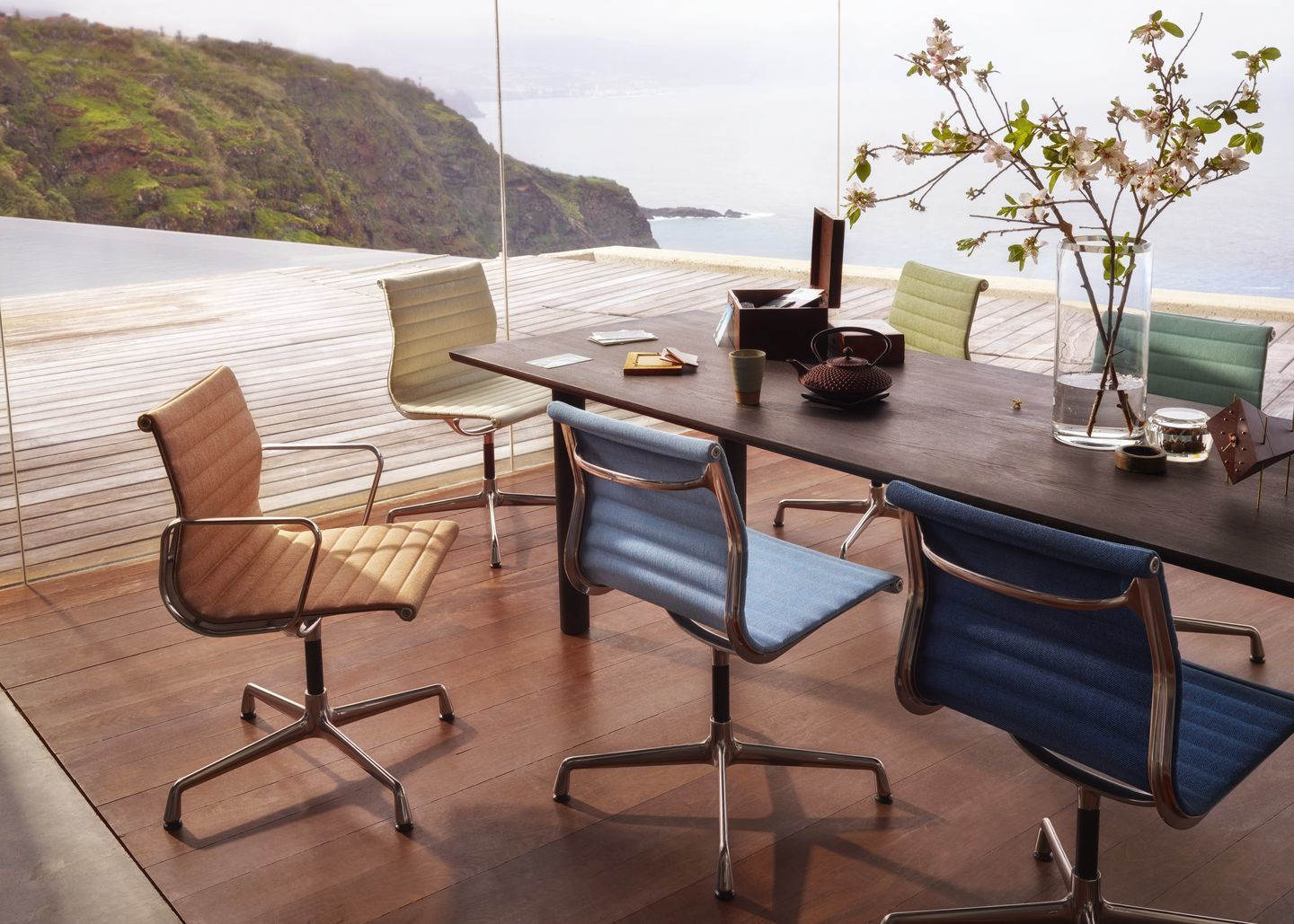 Aluminium Chair EA 104 / EA104 Stuhl Vitra